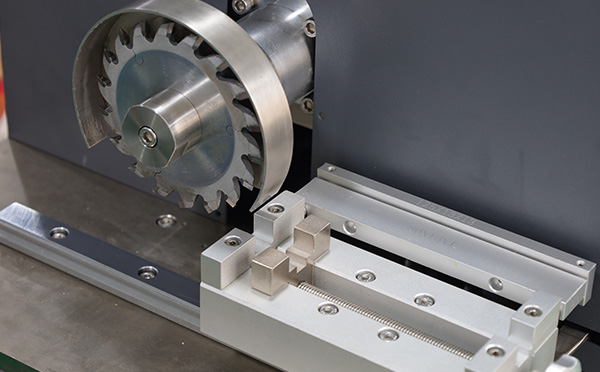 全自動(dòng)缺口制樣機(jī)內(nèi)部結(jié)構(gòu) 全自動(dòng)缺口制樣機(jī)內(nèi)部結(jié)構(gòu)